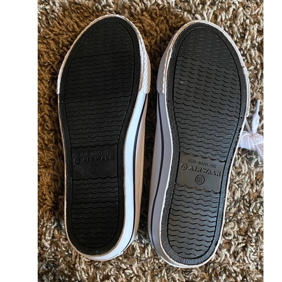 White airwalk shows, converse look a like! - Picture 2 of 2